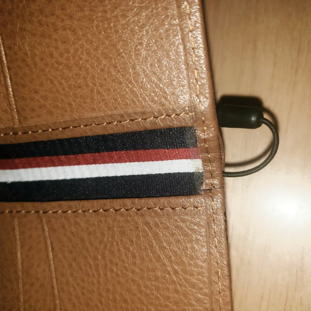 Tommy Hilfiger Tan Leather Wallet with Signature Stripe & Bonus Valet NIB
